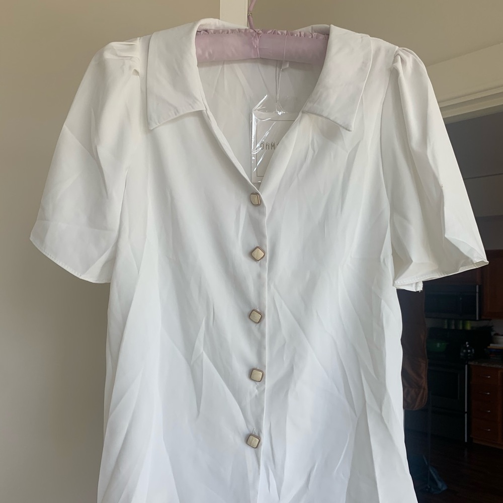 White short sleeved blouse